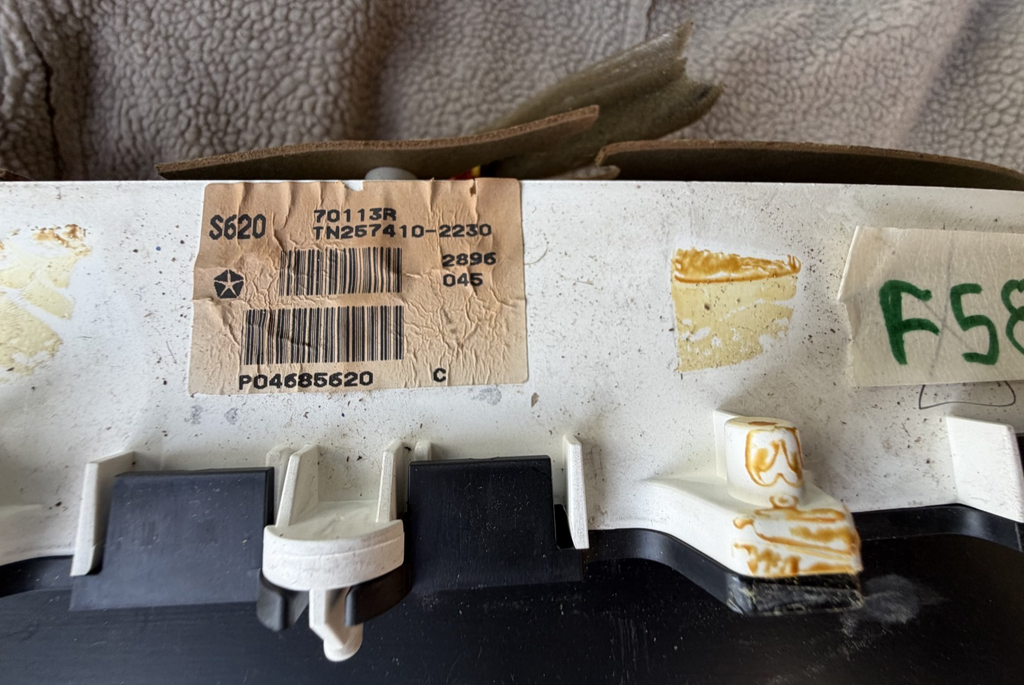 1999-2000 Dodge Caravan Instrument Cluster Speedometer 04685620, TN257410-2230