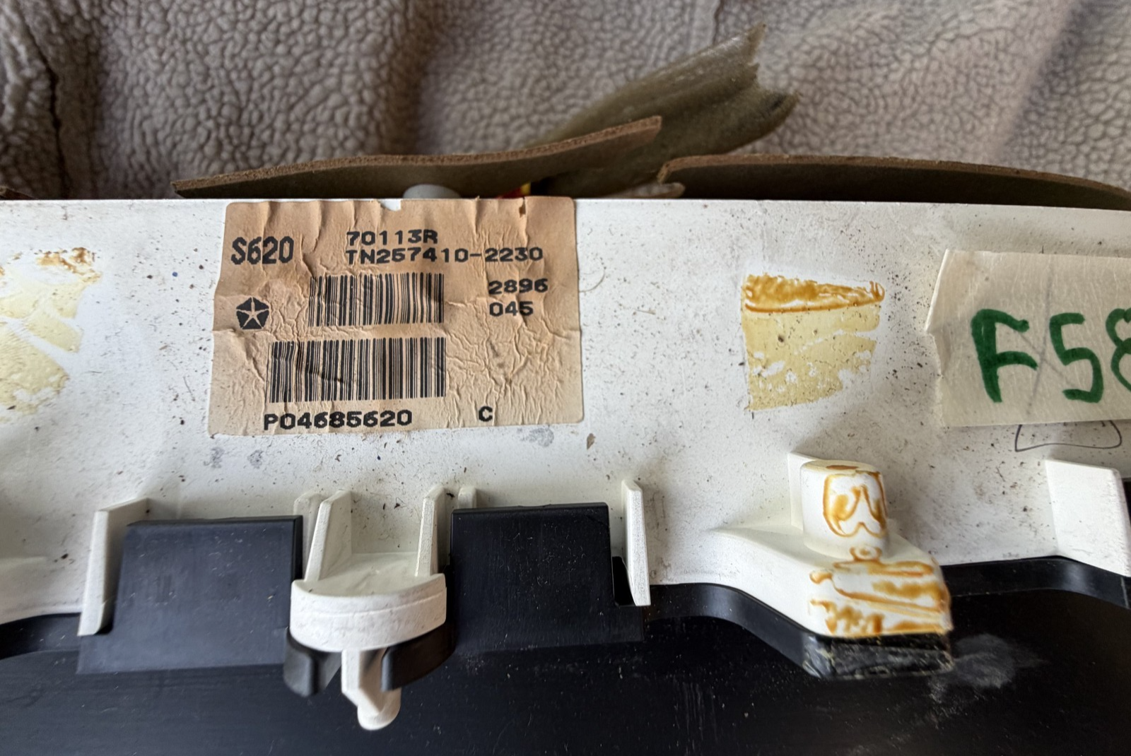 1999-2000 Dodge Caravan Instrument Cluster Speedometer 04685620, TN257410-2230