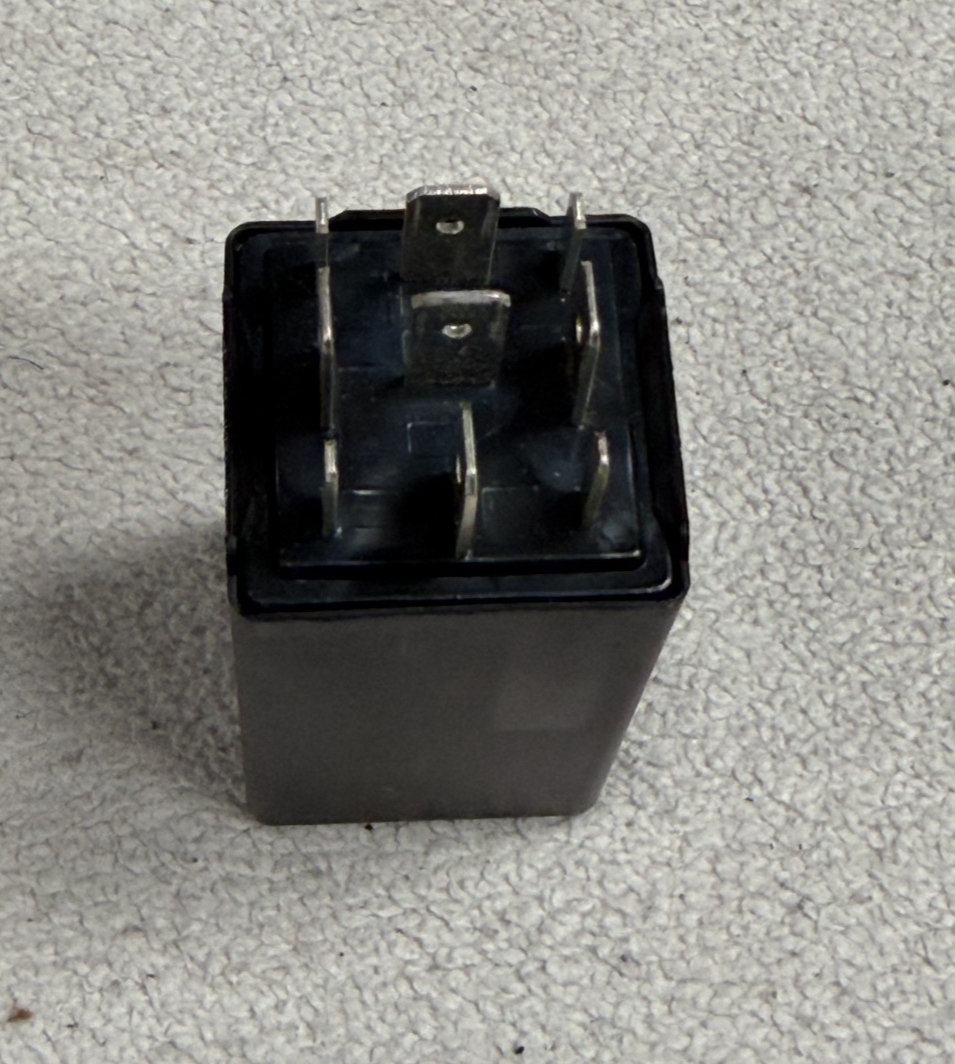 Turn Signal Relay 12V 4686094, 50732 fits 1997 1998 1999 2000 Dodge Caravan