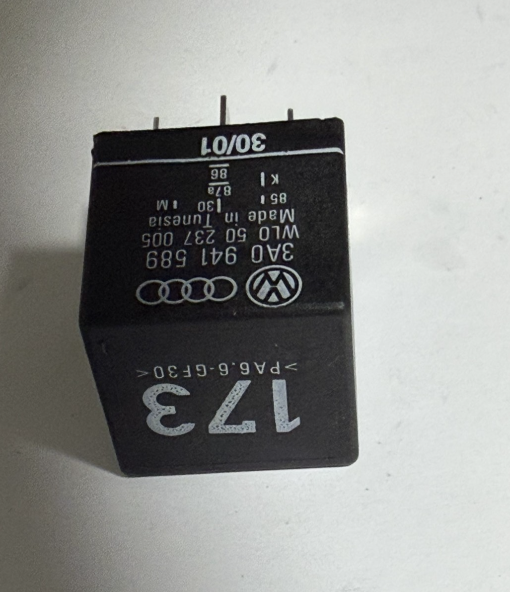 1999-2002 Volkswagen Cabrio Audi Daytime Running Light Relay 3A0941589