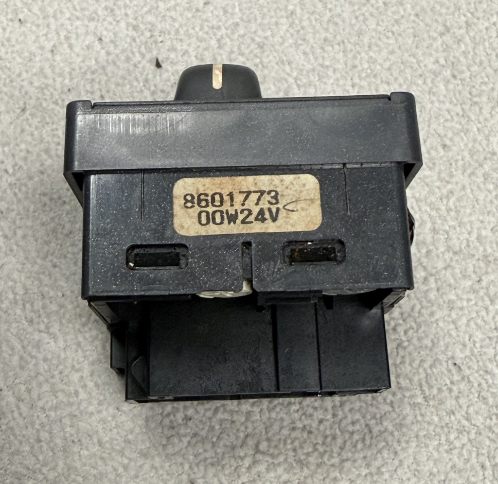 98 99 00 01 02 Volvo S70 V70 Headlight Headlight Lamp Control Button 8601773