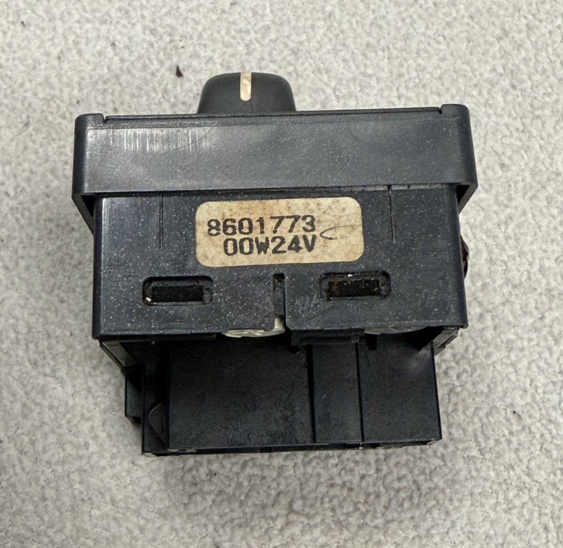 98 99 00 01 02 Volvo S70 V70 Headlight Headlight Lamp Control Button 8601773
