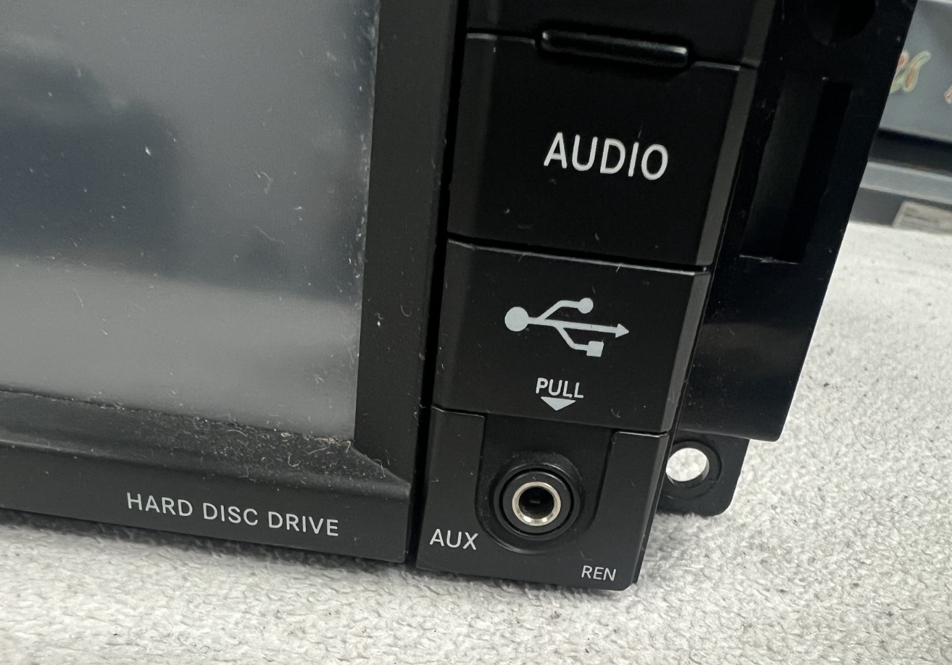 2007-2011 Chrysler Town & Country Navigation Radio Audio Receiver 05064245AL