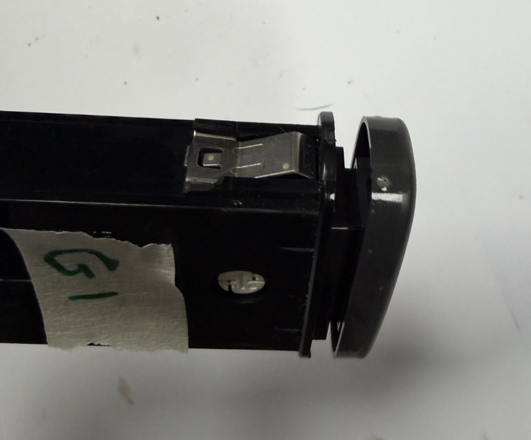 1998 1999 2000 Volvo S70 V70 Hazard Emergency Flasher Switch 8628632 Black