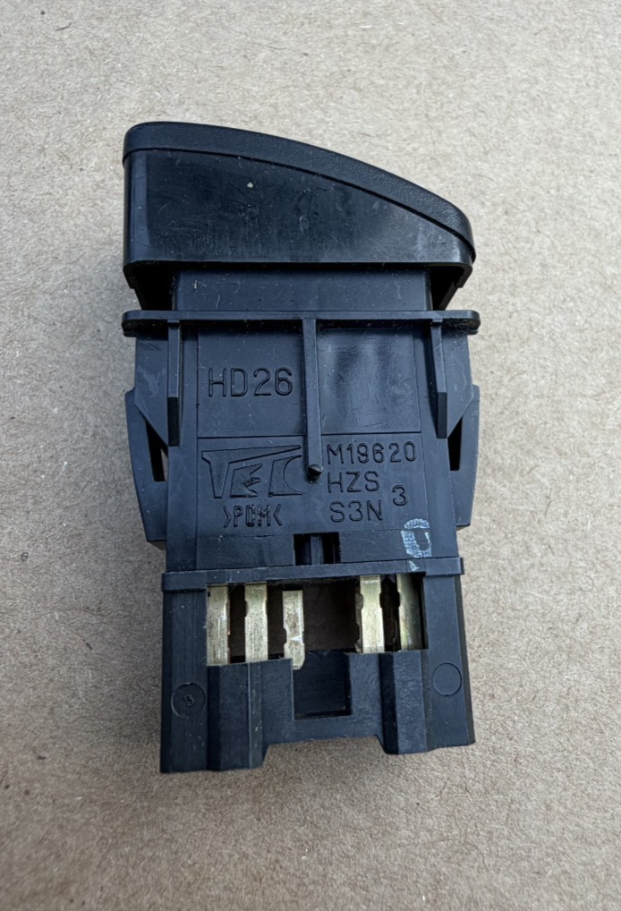 Emergency Hazard Light Switch Button M19155 HZS S3N fits 03-06 Honda Accord