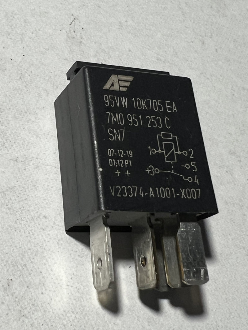 Multifunction Relay 7M0 951 253 C fits VW Jetta Rabbit GTI MK5 Audi A4