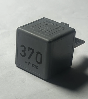2003-2009 Audi A4 Multifunction Relay OEM 8D0 951 253, V23134 J52 X300