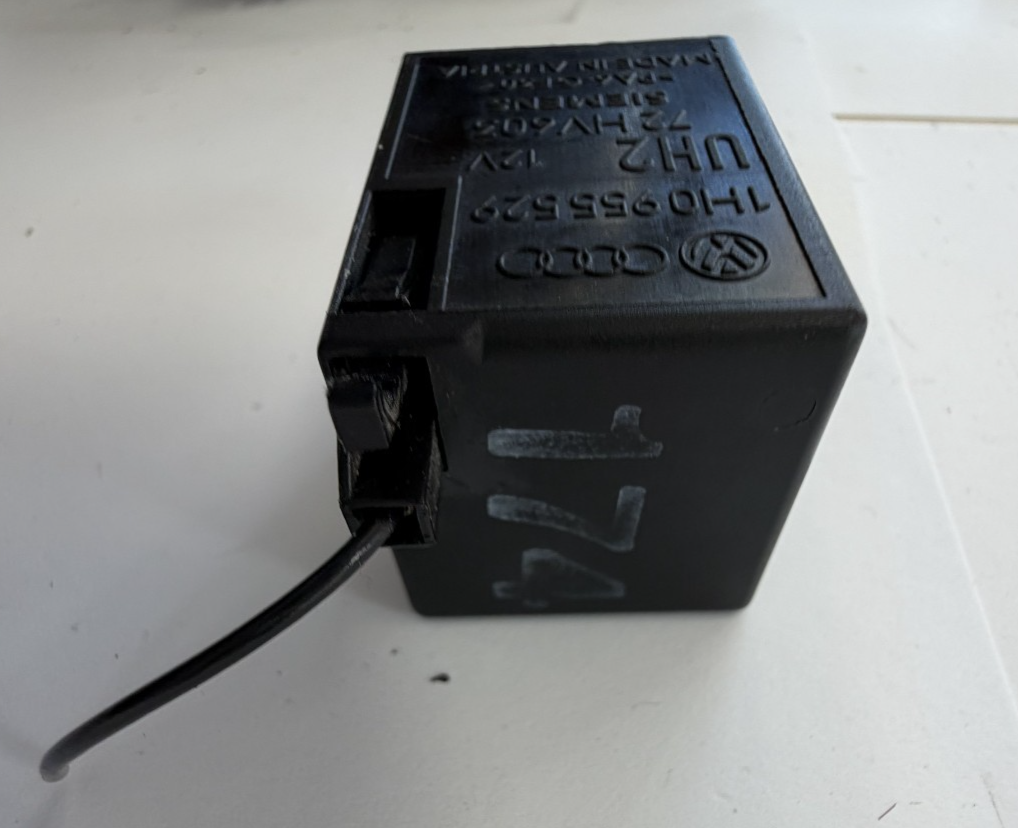 1999-2004 VW Eurovan GLS Rear Wiper Washer Control Relay 12V 1H0955529 by Volkswagen Audi