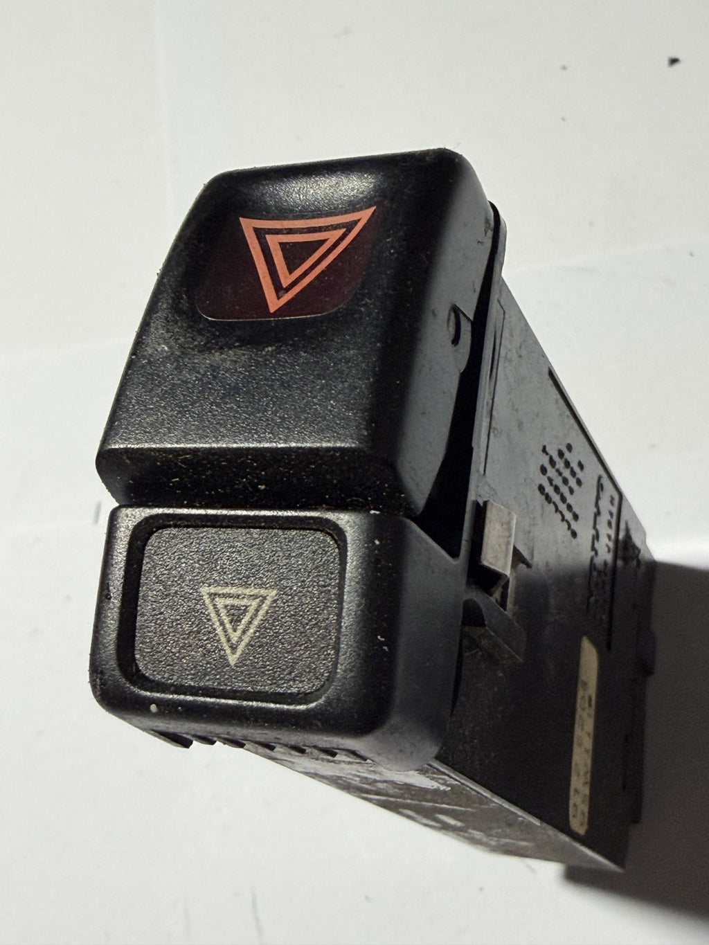 1993-1997 Volvo 850 Emergency Flasher Switch Hazard Button 9125204 95W11B