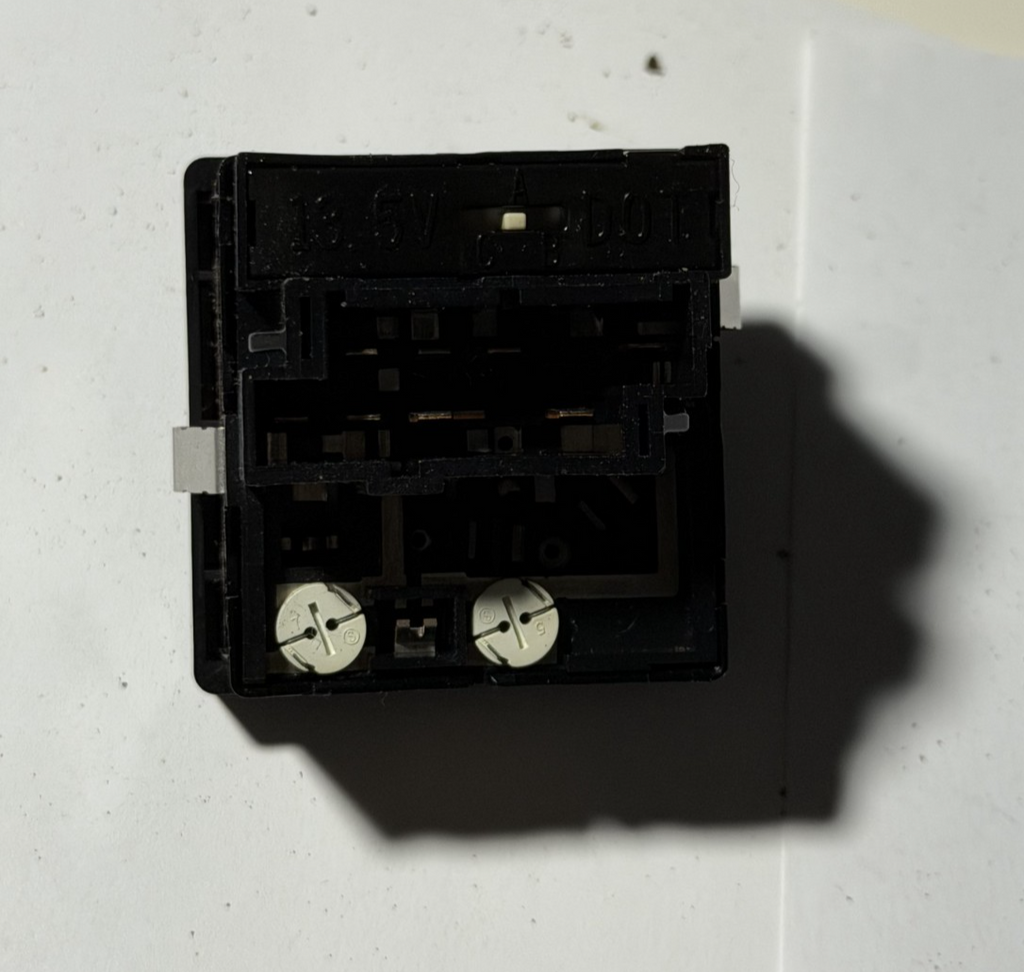 Headlight Lamp Control Switch 6849766 95W16V fits 1994-1998 Volvo 850 960 V90