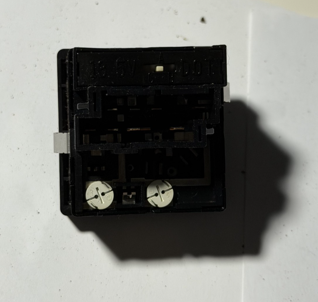 Headlight Lamp Control Switch 6849766 95W16V fits 1994-1998 Volvo 850 960 V90