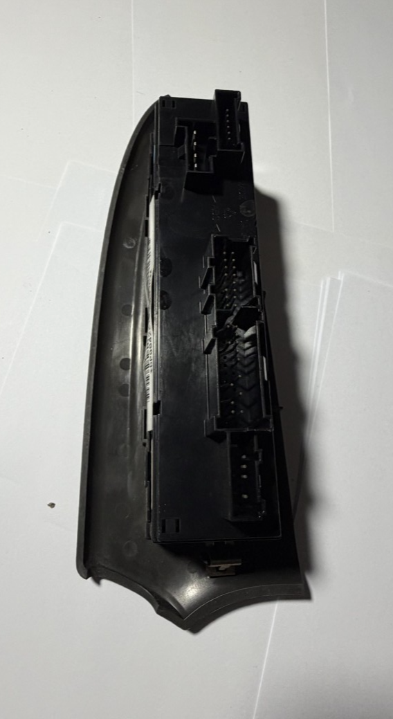 2002-2005 Chevrolet Trailblazer Master Power Window Switch Front LH 15180042