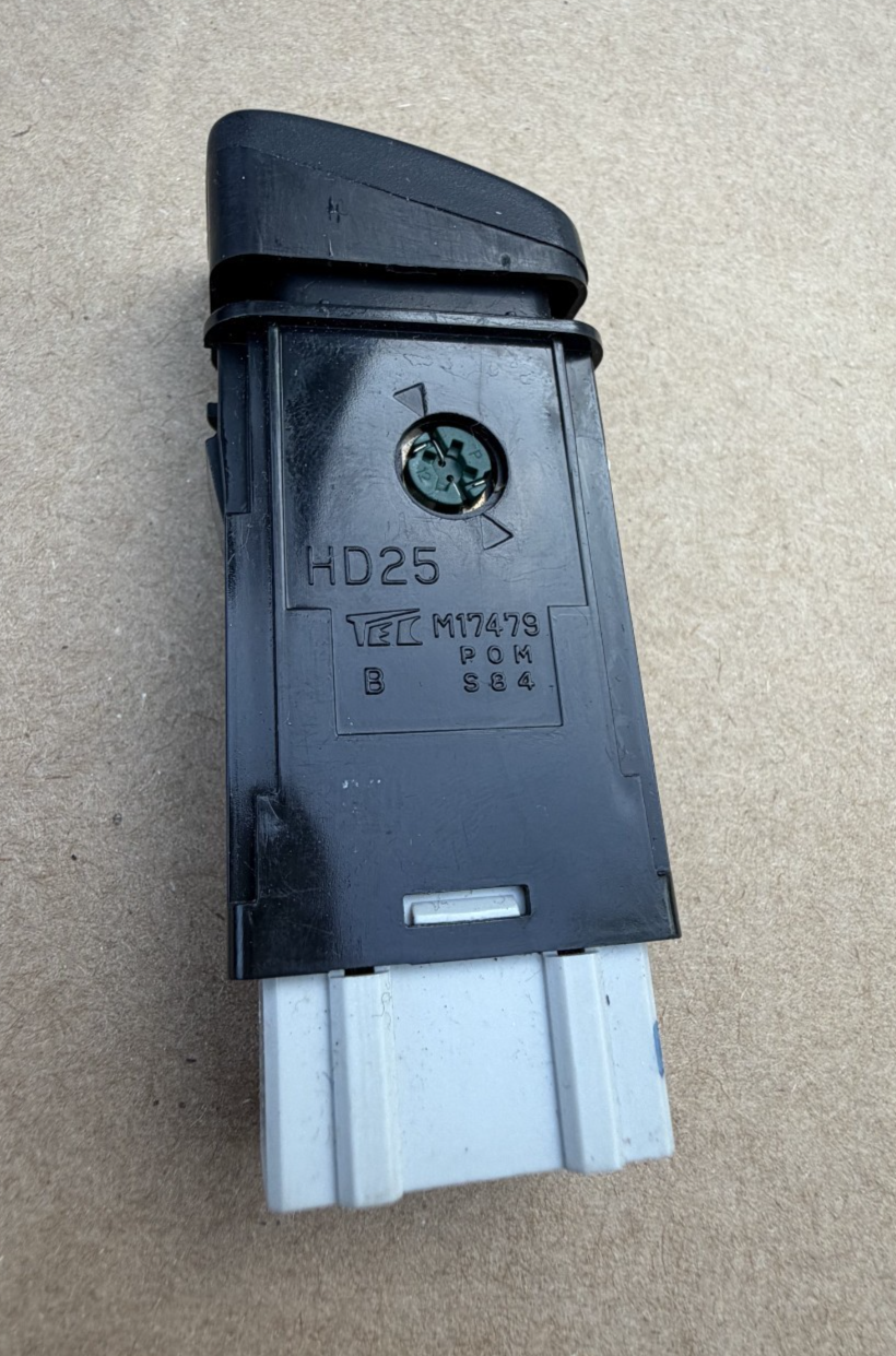 Emergency Hazard Light Switch Black M17479 fits 1998-2002 Honda Accord