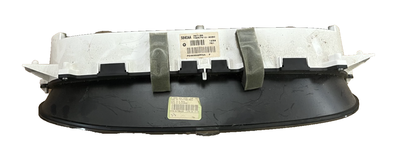 Chrysler Town & Country Speedometer Instrument Cluster 04685840AA, TN257410 4080