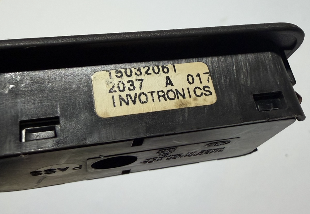 1999-2002 Chevrolet Silverado Right Passenger Heated Seat Switch 15032061