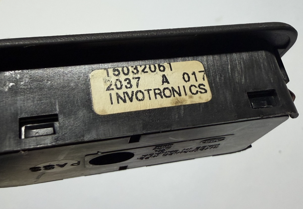 1999-2002 Chevrolet Silverado Right Passenger Heated Seat Switch 15032061