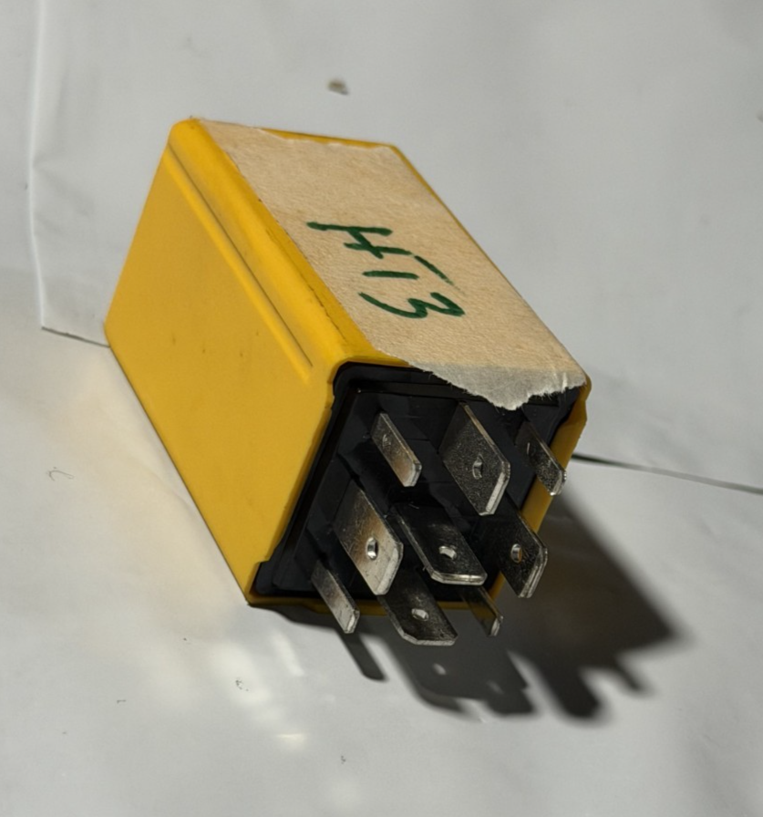 Turn Signal Flasher Relay 04686795, 50732 Yellow fits 98 99 00 Dodge Caravan