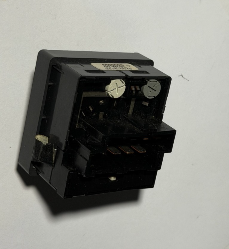 1998-2002 Volvo C70 Headlight Headlamp Switch 8622023, 99 W18E 2376-0070