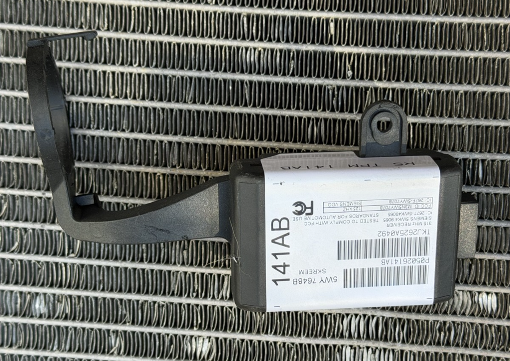 06 07 Chrysler Town & Country Immobilizer Skreem Module Transponder P05026141AB by Siemens