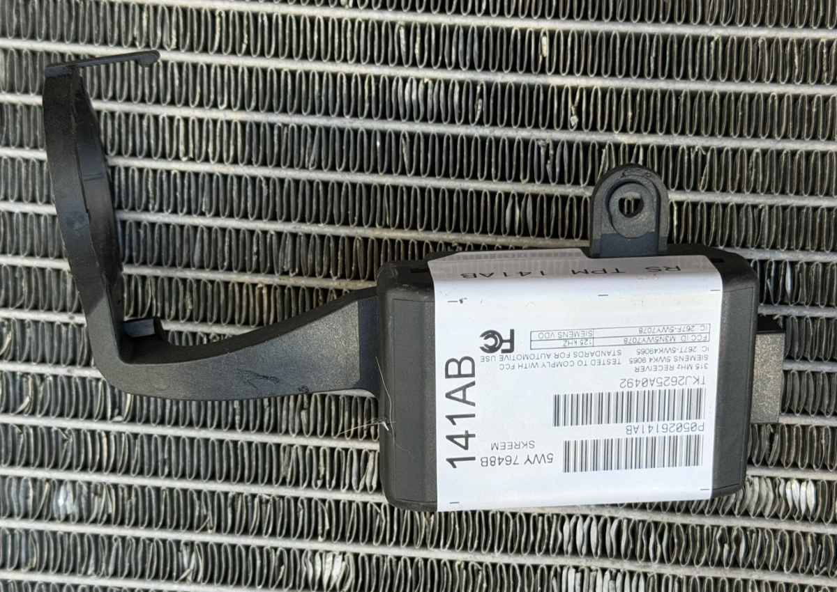 06 07 Chrysler Town & Country Immobilizer Skreem Module Transponder P05026141AB by Siemens