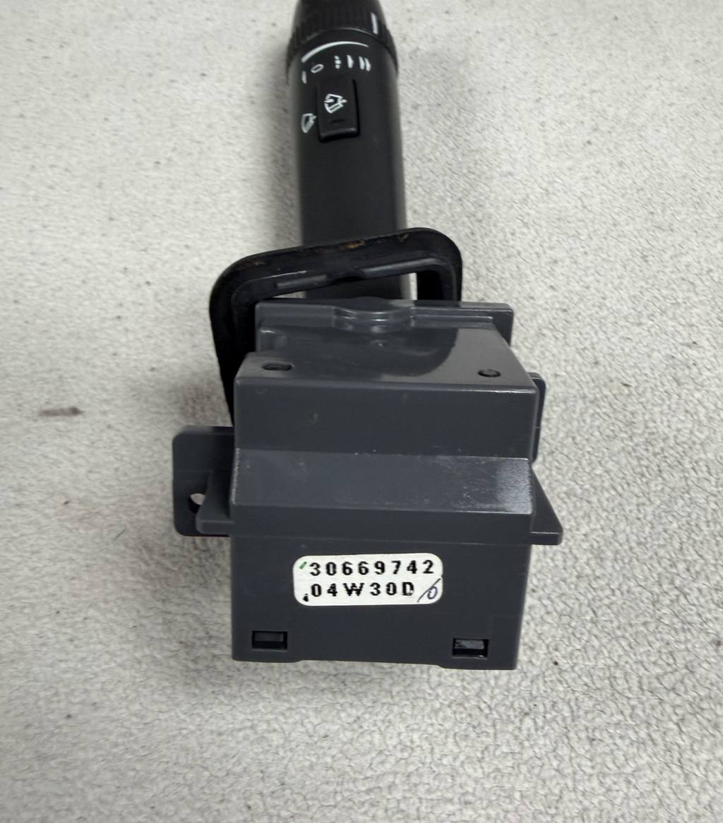 05 2005 Volvo XC70 V70 Windshield Wiper Stalk Switch 30669742 04W30D Black