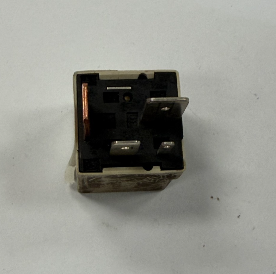 2002 2003 2004 2005 2006 Audi A4 Fuel Pump Relay #167 191 906 383C