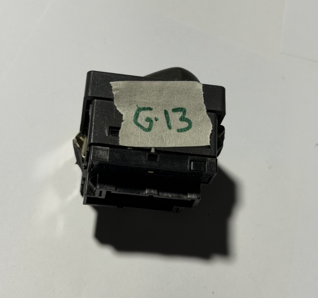 1998-2002 Volvo C70 Headlight Headlamp Switch 8622023, 99 W18E 2376-0070