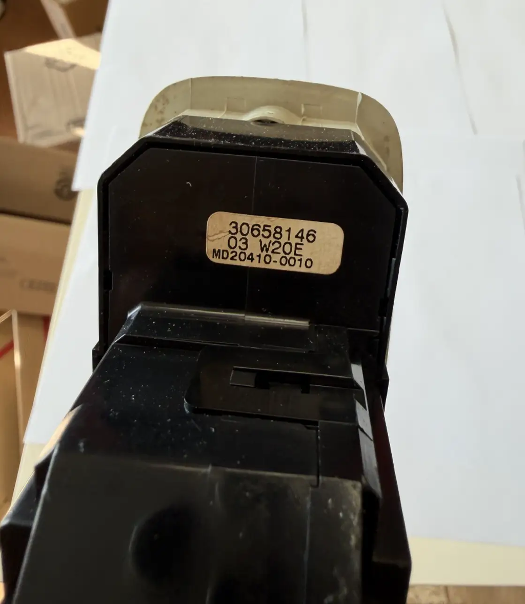 Master Door Window Switch Left 30658146, 03 W20E for 00 01 02 03 04 Volvo S80 by Volvo