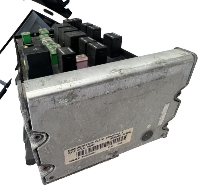 2005-2007 Dodge Grand Caravan Chrysler Town & Country FCM IPM Module 05144579AB