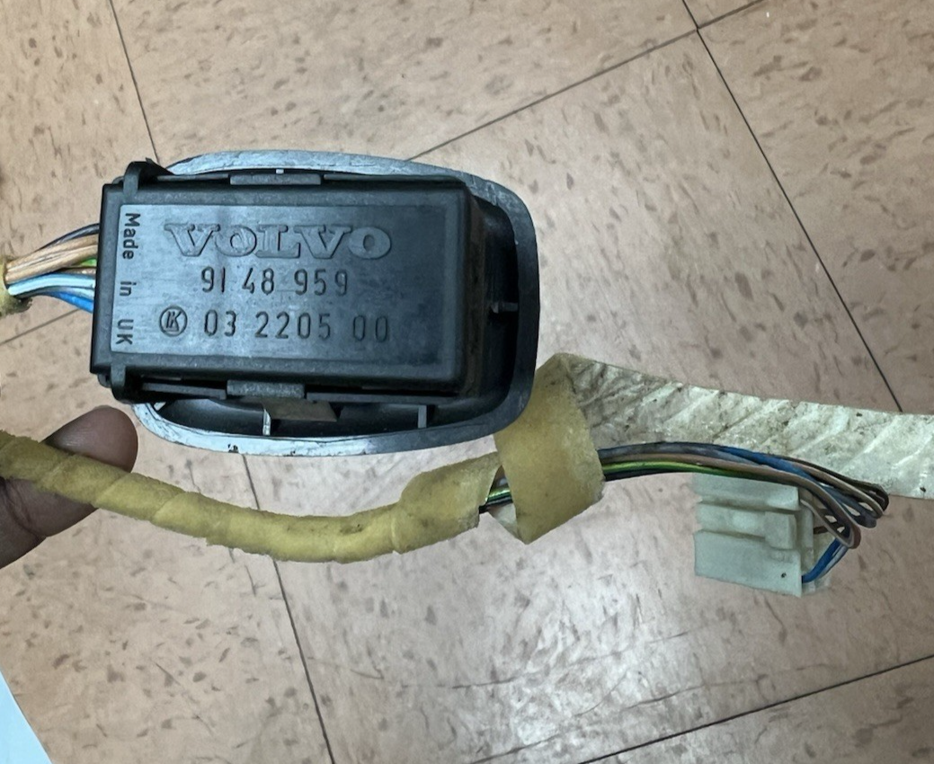 1998-2004 Volvo S70 C70 V70 XC70 Power Mirror Switch with Harness 9148959