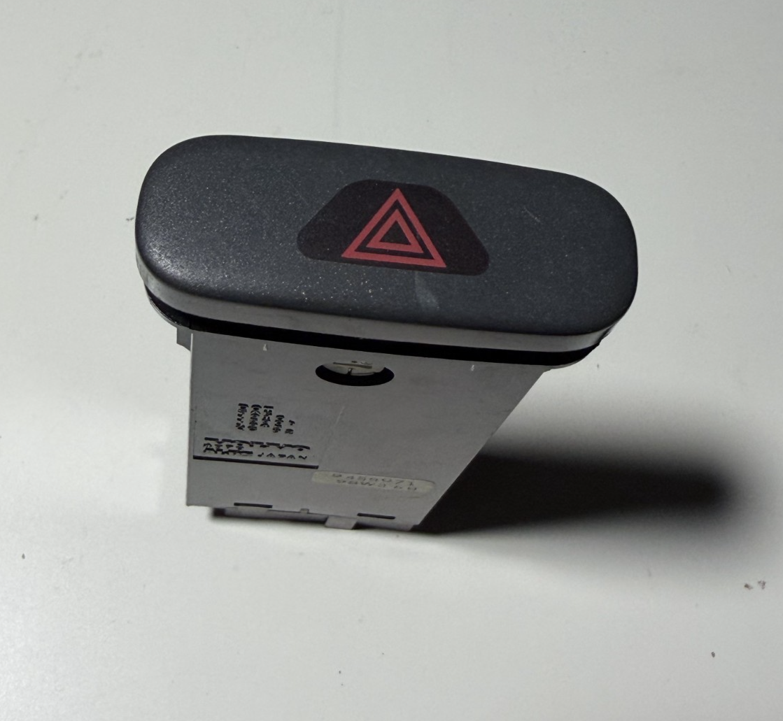 Hazard Light Flasher Switch 9459071 fits 1998 1999 2000 Volvo V70 S70