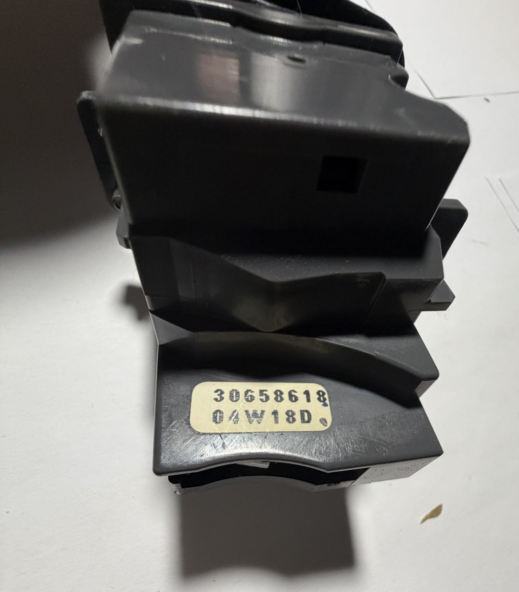 Turn Signal Switch 30658618 fits 1999-2004 Volvo S60 S80 V70 XC70 XC90