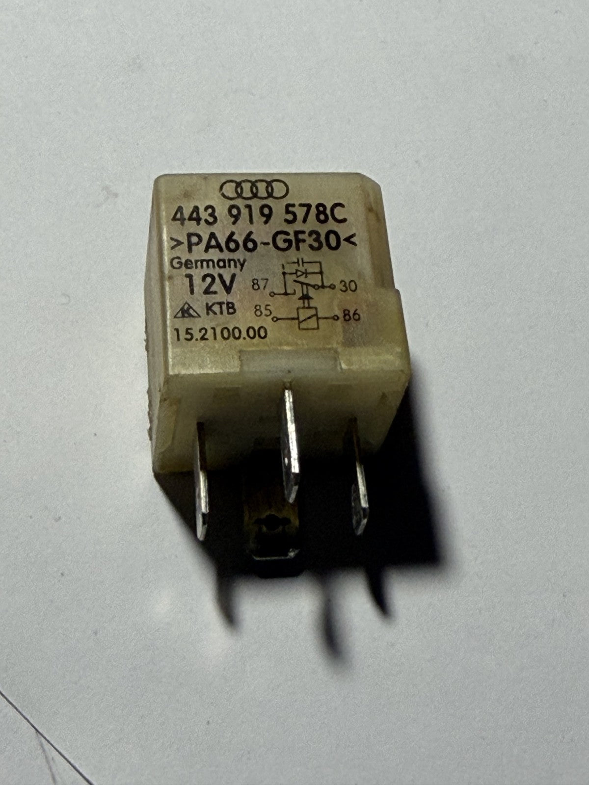 Electro Clutch Relay 443 919 578C fits Volkswagen Passat Audi A4 A6 S6 A8 AC