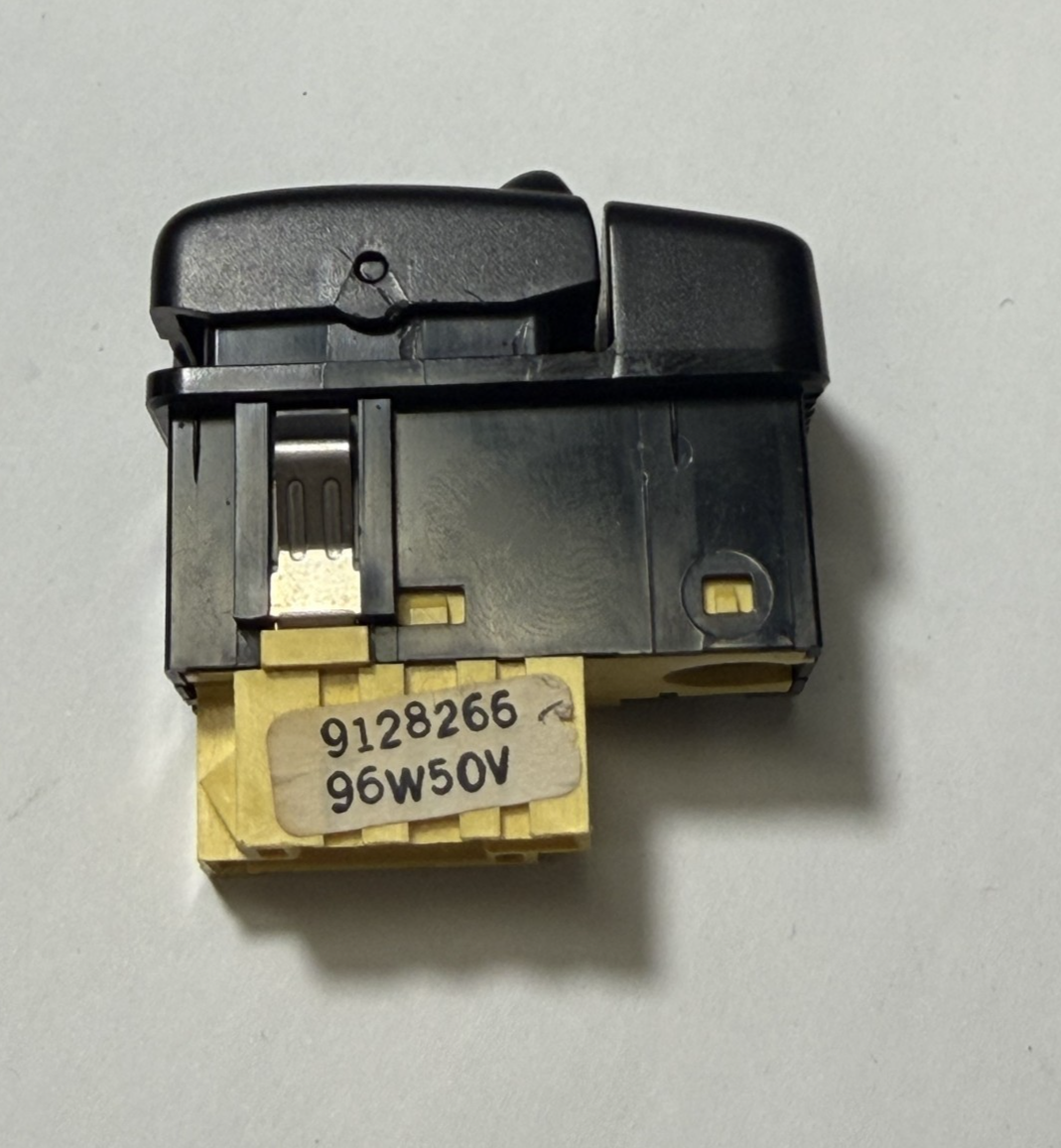Sun Roof Control Switch Button 9128266 fits 1994-1998 Volvo 940 960 V90