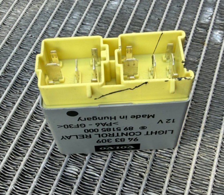 1998-2002 Volvo C70 Coupe Head Light Headlight Lamp Relay 12V 9483309, 895185000 by Volvo