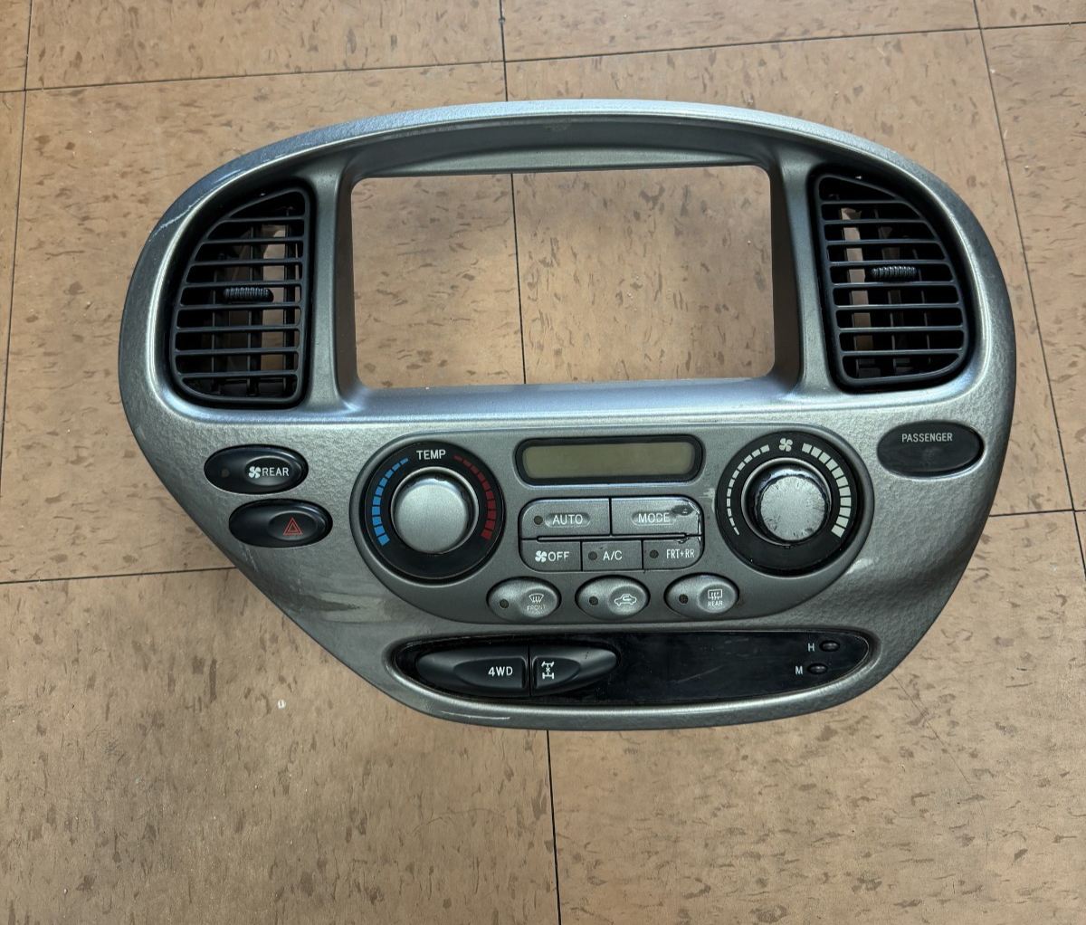2001–2005 Toyota Sequoia AC Heater Temperature Climate Control 84010-0C172-B0