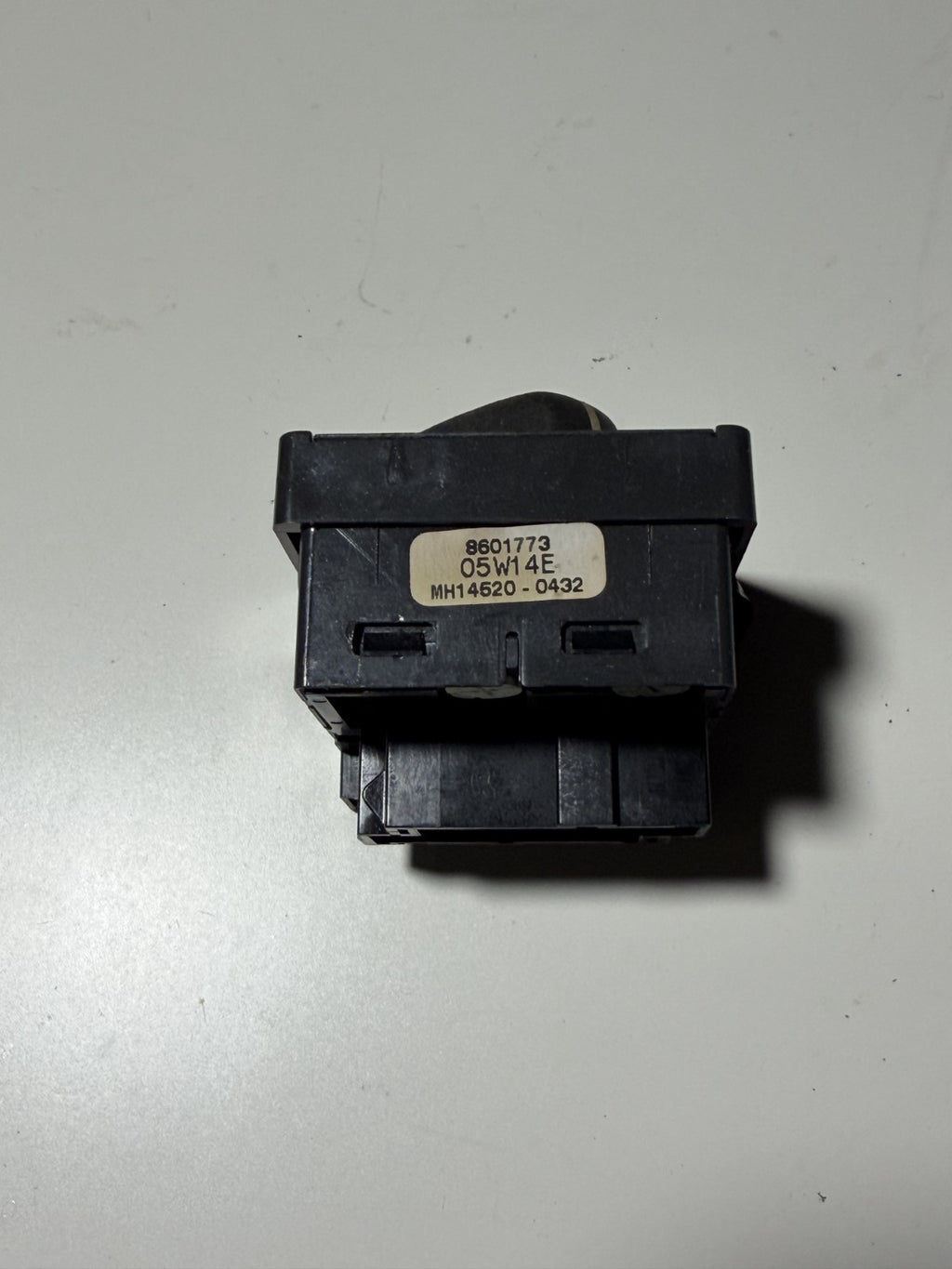 1998-2002 Volvo C70 S70 V70 Headlight Headlight Lamp Control Switch 8601773