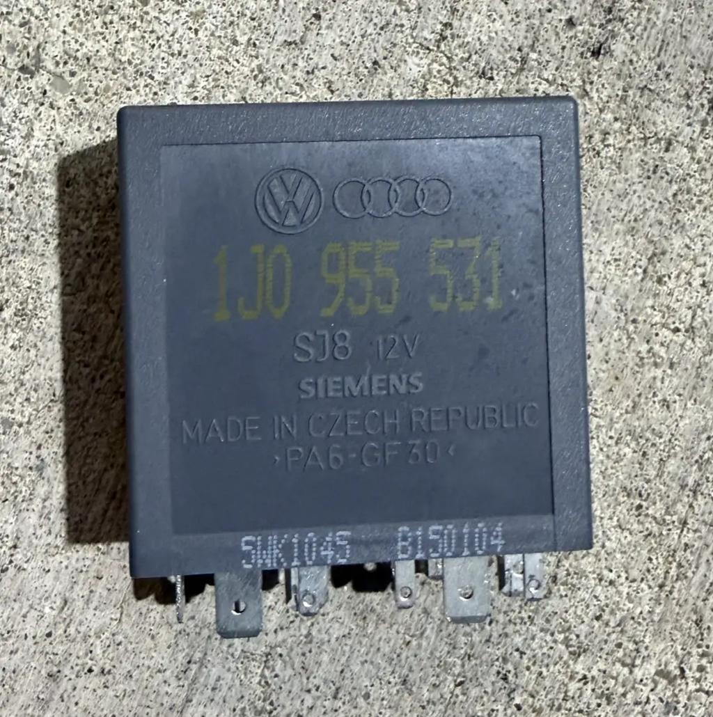 Siemens Windscreen Wiper Relay 12V 1JO 955 531, 1J0955531 fits 97-04 VW Golf MK4 by Volkswagen Audi
