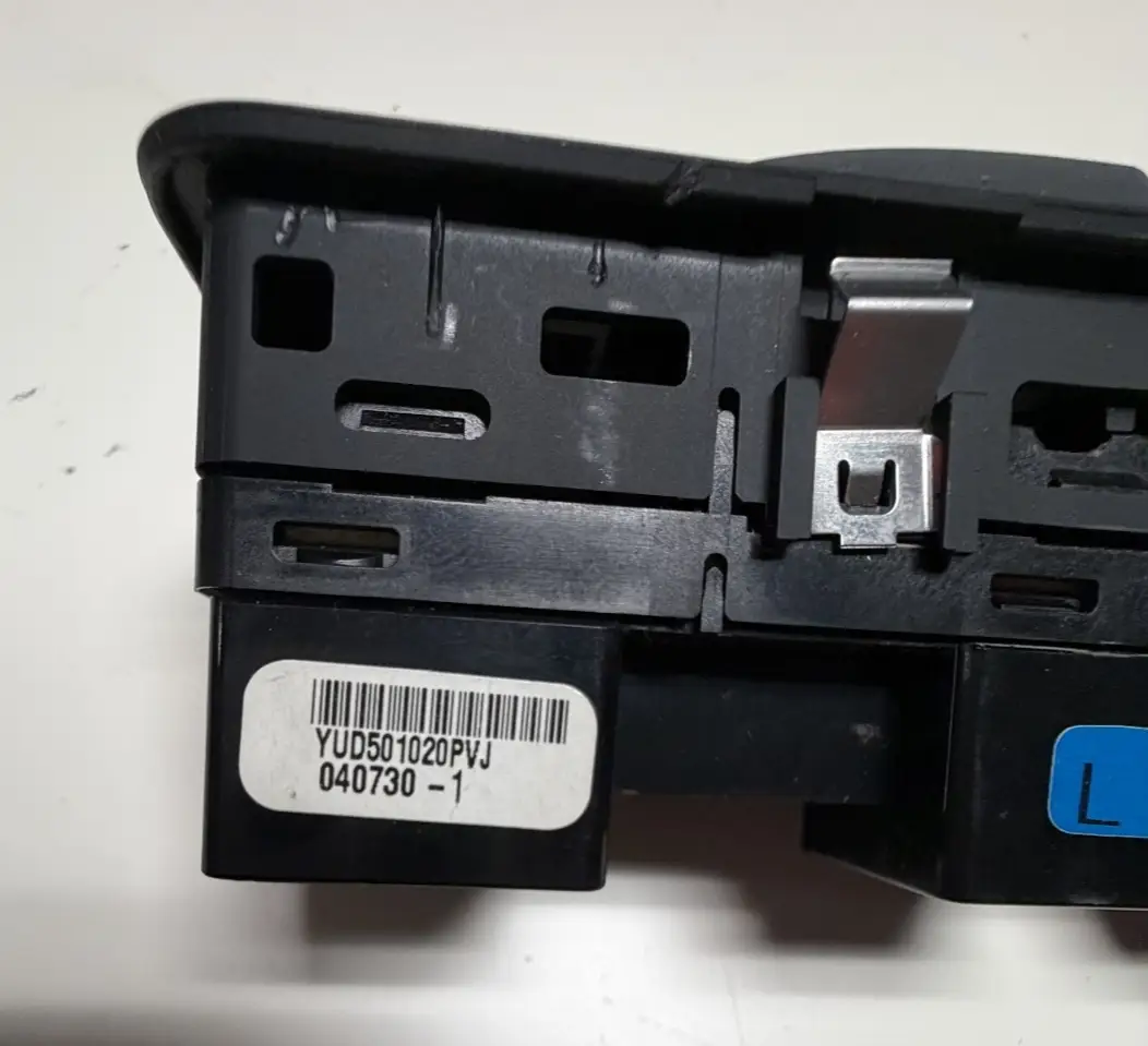 05-09 Land Rover Range Rover Sport LR3 Front Left Door Power Window Switch Black by Land Rover