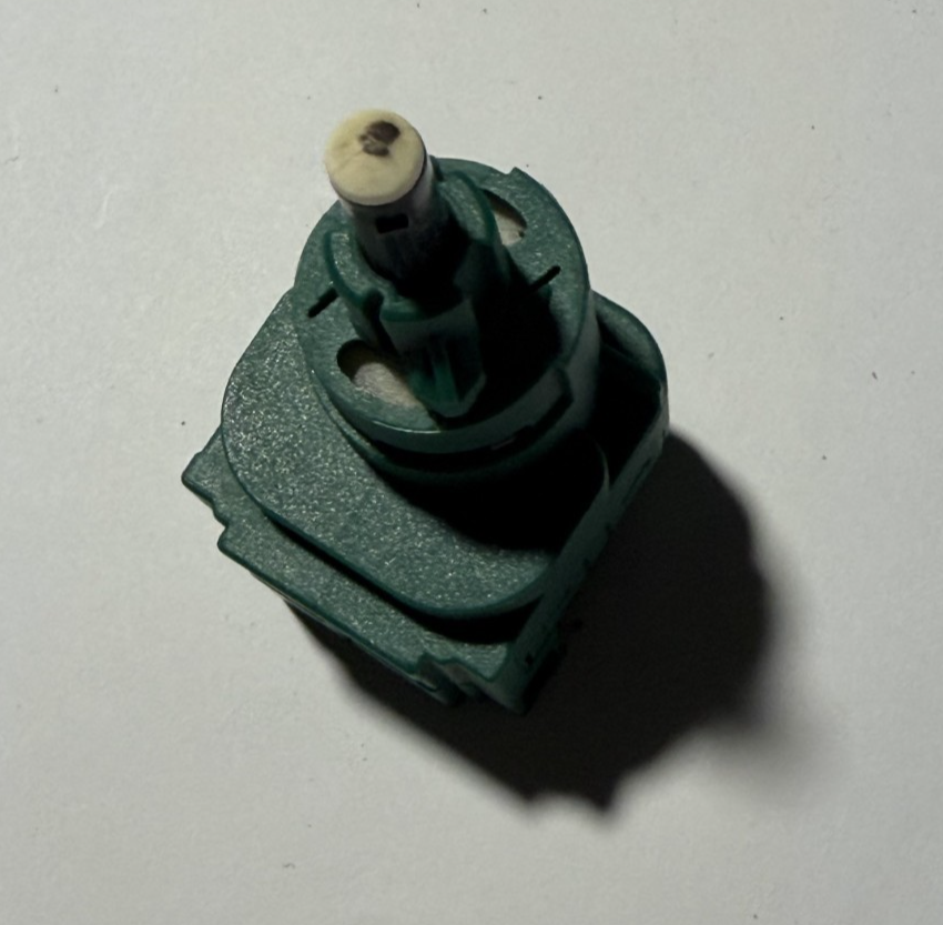 1998-2005 VW Volkswagen Beetle Brake Lamp Switch 1C0 945 511 A Green