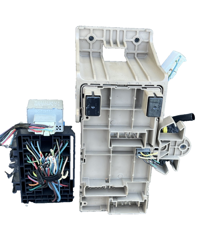 2004-2009 Subaru Outback Legacy Cabin Fuse Relay Junction Box 82201AG05A