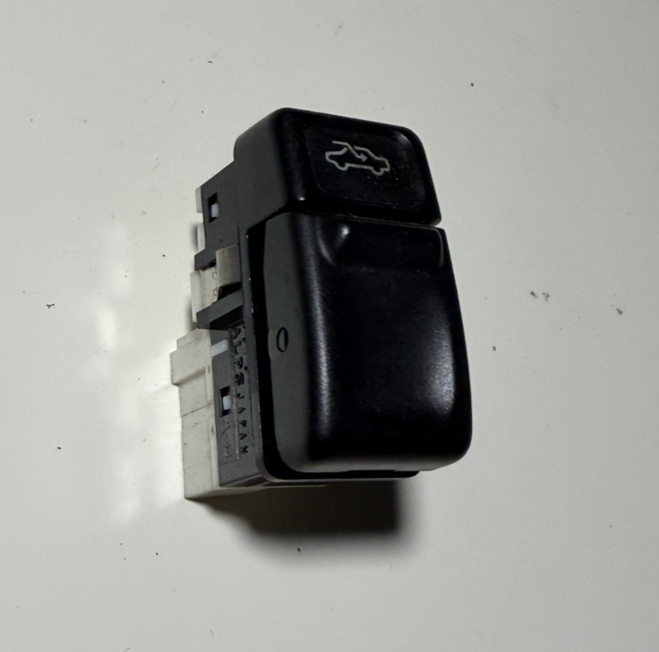 Sunroof Sun Roof Control Switch Button 9128537 95W17K fits 1994-1997 Volvo 850
