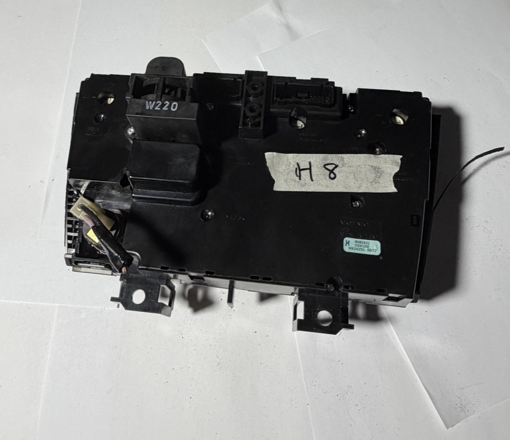 01-04 Volvo XC70 S60 V70 V70XC AC Temperature Climate Control Panel 8682932
