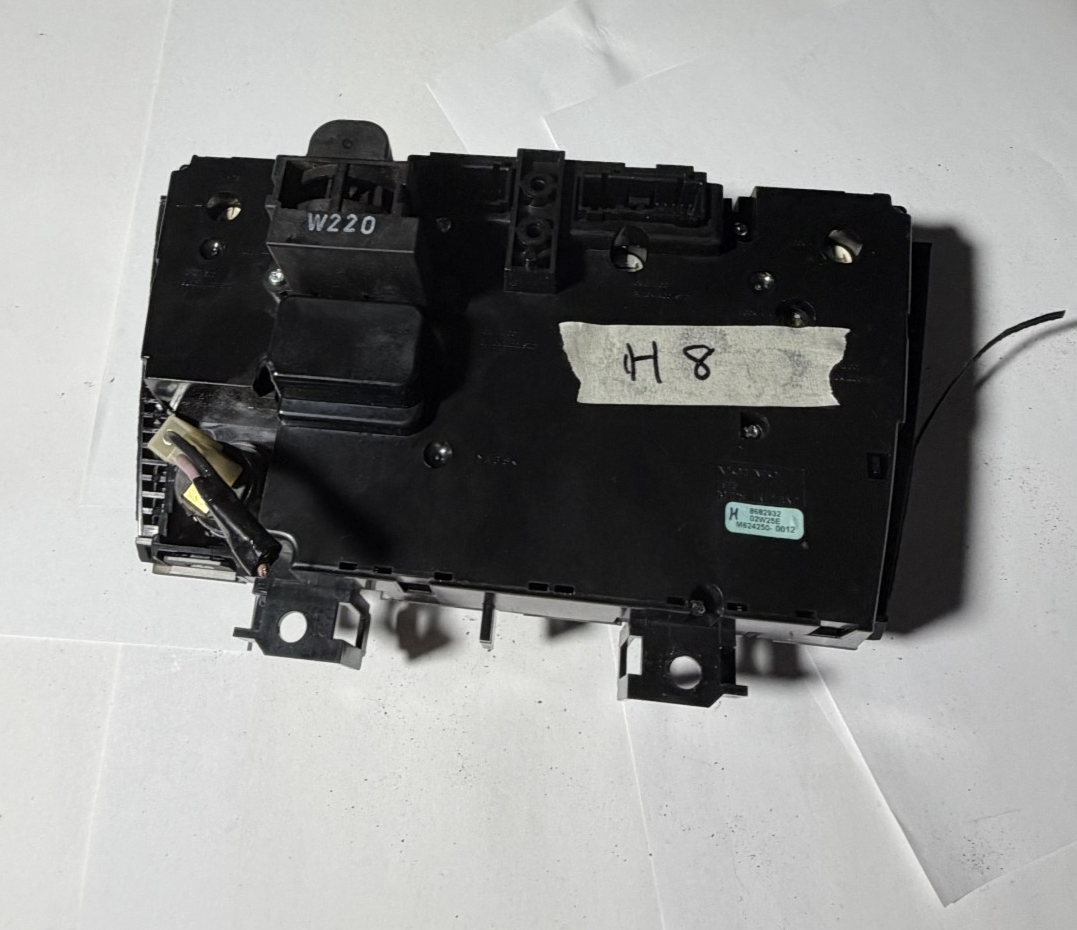 01-04 Volvo XC70 S60 V70 V70XC AC Temperature Climate Control Panel 8682932
