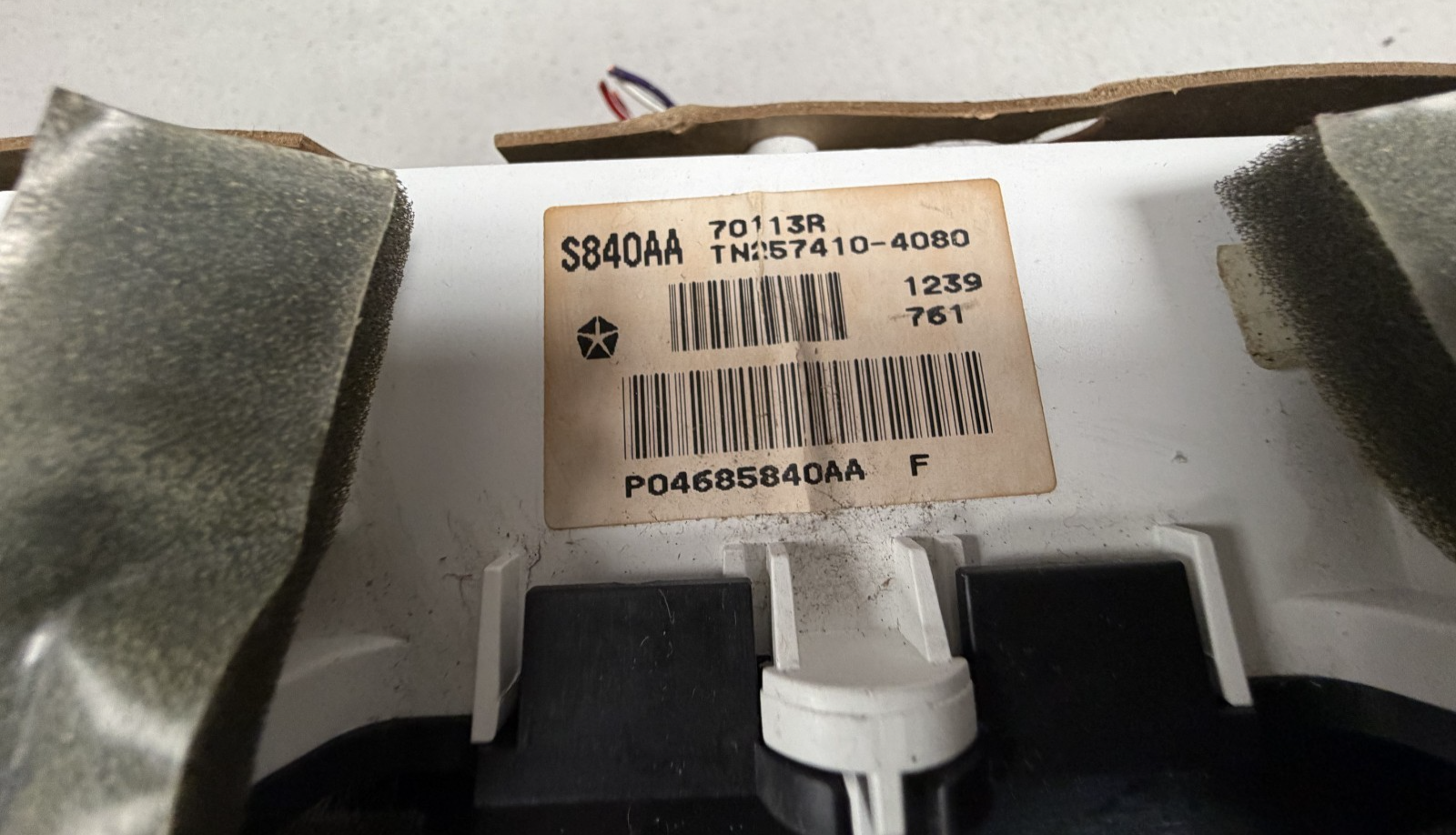 00 2000 Chrysler Town & Country Speedometer Instrument Cluster 04685840AA