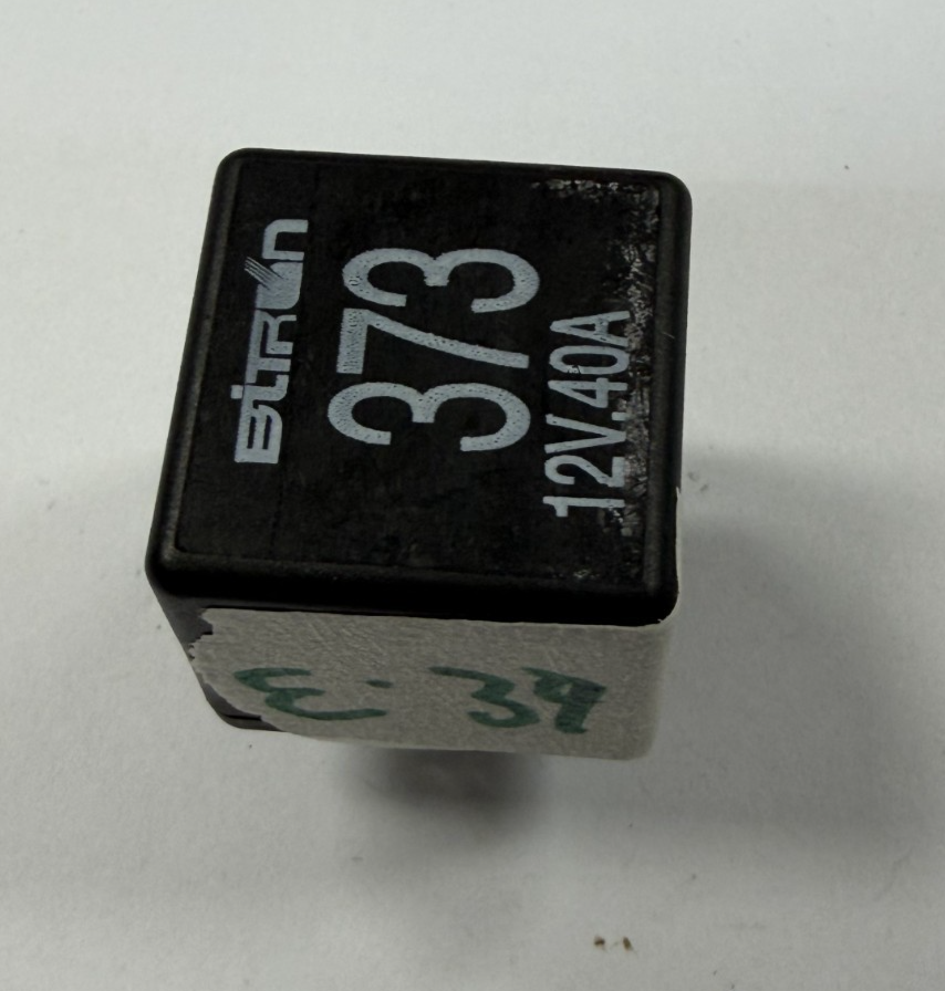 05 2005 Volkswagen Passat Multifunction Relay #373 12V 40A 8D0951253A Black
