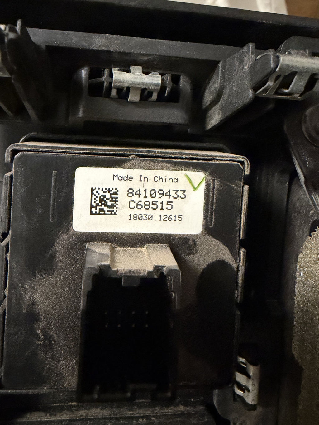 2014-2019 Silverado Sierra HeadLight Lamp Trailer Brake Switch 84109433 Black