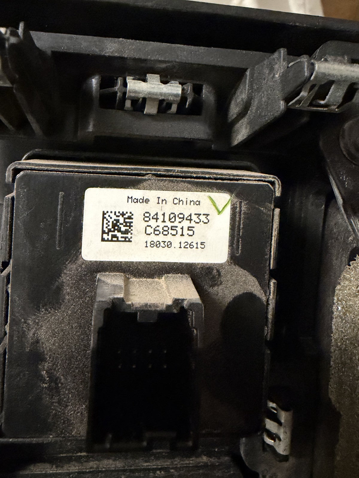 2014-2019 Silverado Sierra HeadLight Lamp Trailer Brake Switch 84109433 Black