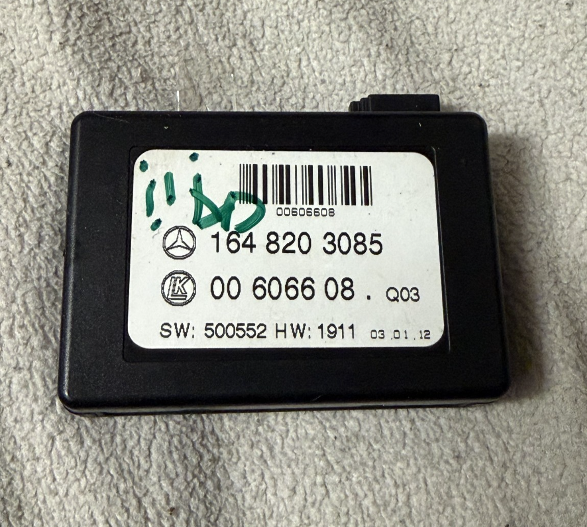 06-12 Mercedes W164 ML350 GL550 Front Windshield Rain Sensor Module 164 820 3085