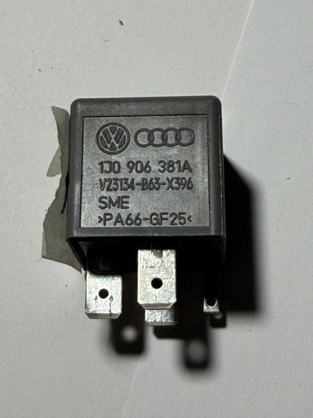 2002-2006 Volkswagen Beetle Glow Plug Relay #109 1J0906381A, V23134B63X396